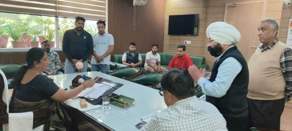 Mayor Renu Bala Gupta addressed citizens concerns during a public hearing and issued necessary guidelines to officials